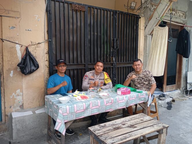 
					Patroli Dialogis Bhabinkamtibmas Kwitang Perkuat Komunikasi Kamtibmas dengan Ketua RW dan FKDM