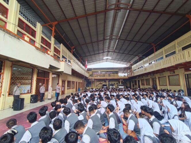 
					Antisipasi Ajakan Turun ke Jalan, Polisi Edukasi Ratusan Pelajar SMK Poncol Kemayoran