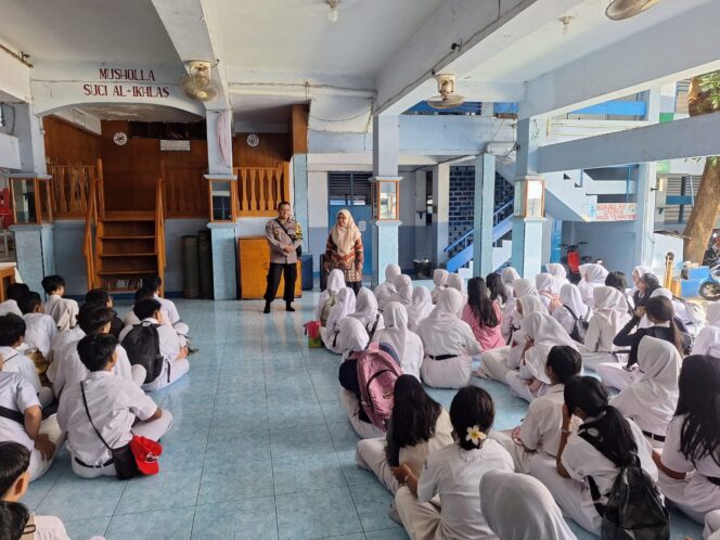 
					Cegah Pelajar Terprovokasi, Bhabinkamtibmas Pegangsaan Perketat Edukasi Kamtibmas di Sekolah