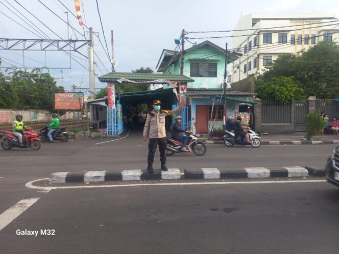 
					Kepadatan Arus Terpantau, Polsek Kemayoran Turunkan Personel Gatur Sore