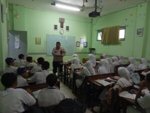 Dekatkan Diri dengan Pelajar, Polri Lakukan Penyuluhan di SMPN An-Nur