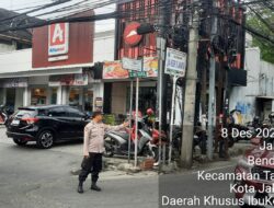Polri Atur Lalu Lintas di Pertigaan Benhil, Arus Lalin Sore Hari Ramai