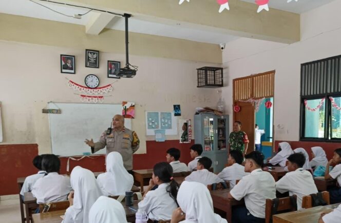 
					Bhabinkamtibmas dan Babinsa Kampung Bali Beri Penyuluhan Siswa SMPN 273 Terkait Ajakan Unjuk Rasa
