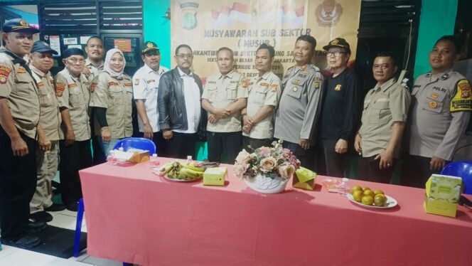 
					Kapolsubsektor Rajawali Tekankan Peran Pokdar dalam Jaga Kamtibmas Di Lingkungan