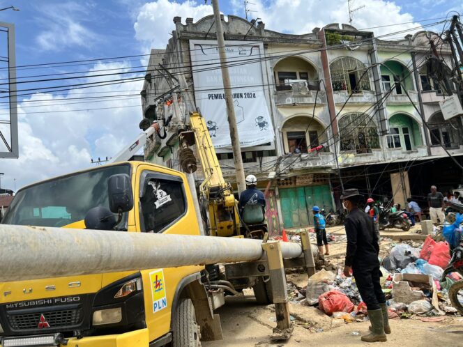 
					Personel Brimob Kawal Penormalan Listrik di Aceh Tamiang