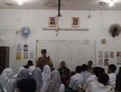 Bhabinkamtibmas Petojo Utara Beri Penyuluhan di SMK Al Irsyad, Ajak Pelajar Jaga Diri dan Jaga Jakarta