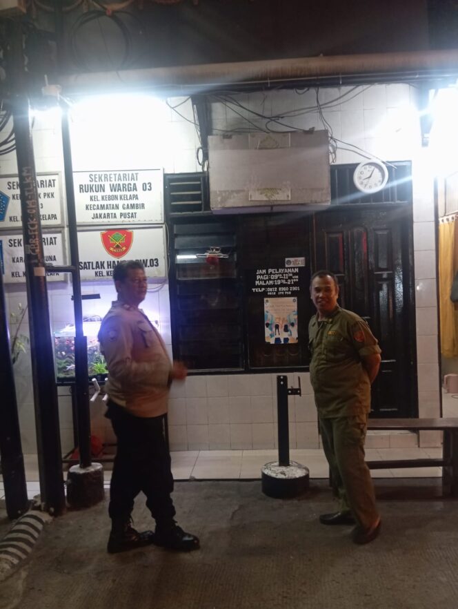 
					Bhabinkamtibmas Kebon Kelapa Sambangi Pos Kamling RW 03, Tekankan Pengawasan Anak dan Kewaspadaan Lingkungan