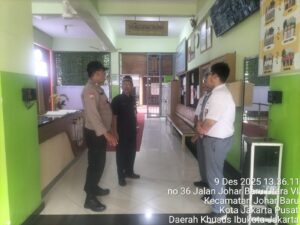 Dukung Pelajar Jaga Jakarta, Bhabinkamtibmas Sambangi SMPN 28 dan SMAN 27