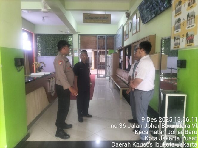 
					Dukung Pelajar Jaga Jakarta, Bhabinkamtibmas Sambangi SMPN 28 dan SMAN 27