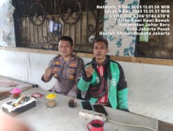 Peduli Pengemudi Ojol, Kapolsubsektor Kayu Awet Lakukan Sambang Dialogis di Johar Baru