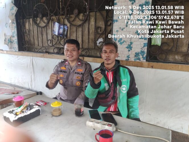 
					Peduli Pengemudi Ojol, Kapolsubsektor Kayu Awet Lakukan Sambang Dialogis di Johar Baru