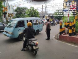 Hadir di Tengah Masyarakat, Kapolsek Johar Baru Tinjau Pengaturan Lalu Lintas Pagi Hari