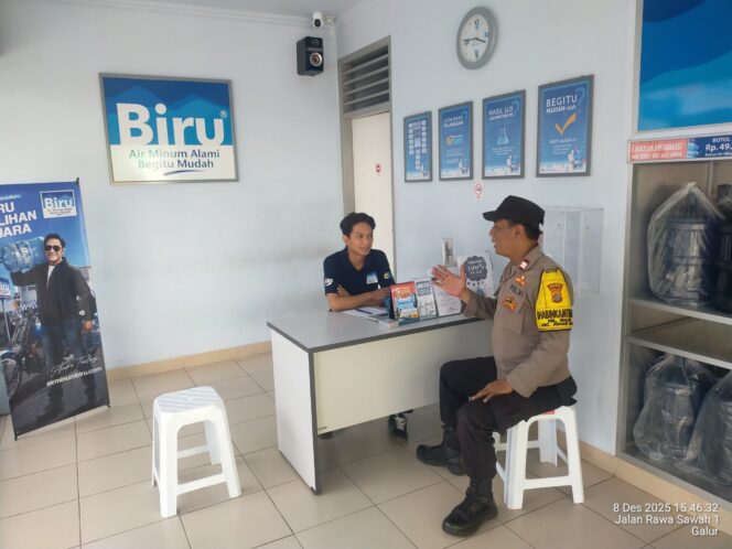 
					Deteksi Dini Gangguan Kamtibmas, Bhabinkamtibmas Galur Sambang Warga RW01