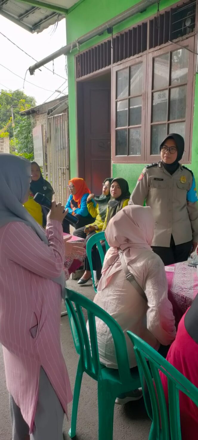 
					Polwan Jaga Jakarta Edukasi Warga RW 09 Kampung Bali tentang Pencegahan KDRT dan Bullying