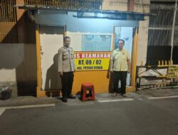 Bhabinkamtibmas Petojo Utara Sambangi Sat Kamling RW 02, Ajak Warga Tingkatkan Kewaspadaan