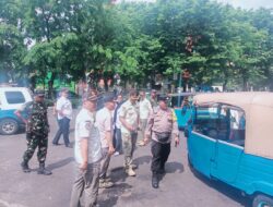 Rabu Tertib, Tiga Pilar Senen Tertibkan Parkir Liar dan Bangunan Mengganggu di RW 04