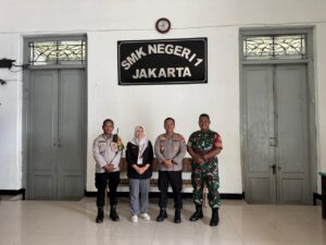 Sosialisasi Barcode Laporan” Polri Sambangi SMKN 1 Jakarta Ajak Pelajar Jaga Jakarta”