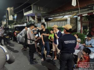 Imbauan Humanis dan Bubarkan Remaja Nongkrong, Patroli Antisipasi Guantibmas Polsek Johar Baru Jaga Situasi Tetap Kondusif