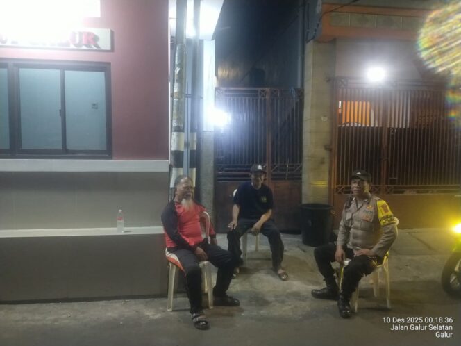 
					Sambang Pos Kamling RW 01, Bhabinkamtibmas Galur Perkuat Deteksi Dini Kamtibmas