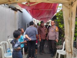 Polri Hadir di Tengah Duka: Bhabinkamtibmas dan Kapolsubsektor Takziah Ketua RW 06 Menteng