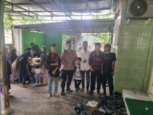 Wujud Bela Sungkawa, Tiga Pilar Karet Tengsin Takziah ke Kediaman Ketua RW 09