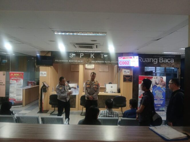 
					Itwasda Polda Metro Jaya Sosialisasikan SP4N-Lapor ke Warga Pembuat Laporan Polisi di SPKT