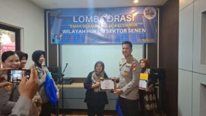 Polsek Senen Gelar Lomba Orasi “Emak sebagai Polisi Keluarga” untuk Pemberdayaan Perempuan