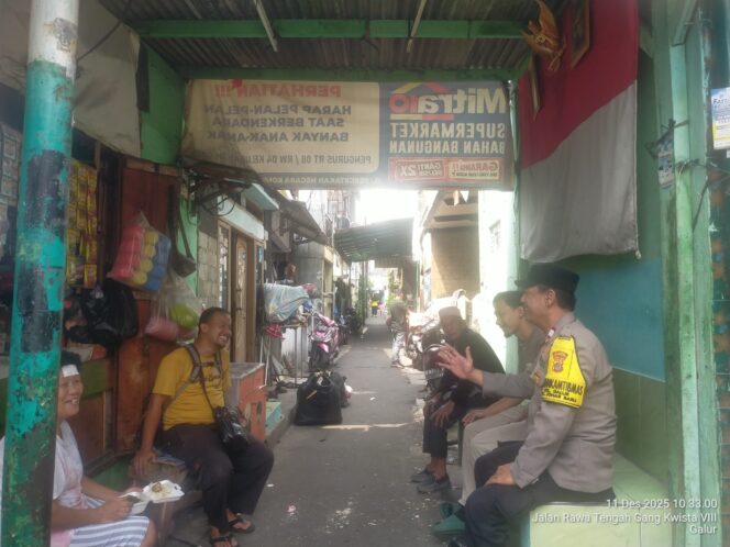 
					Pendekatan dan Imbauan Kamtibmas, Bhabinkamtibmas Sambangi Warga RW 04 Kelurahan Galur