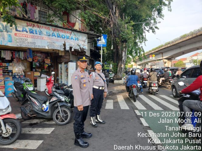 
					Kelancaran dan Keamanan Pagi Hari, Polsek Johar Baru Lakukan Pengaturan Lalu Lintas di 7 Titik Strategis