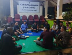 Bhabinkamtibmas Hadiri Pertemuan Rutin Bulanan Paguyuban Ketua RW dan LMK di Kampung Rawa