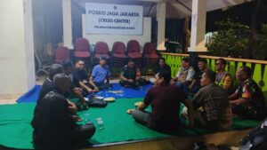 Bhabinkamtibmas Hadiri Pertemuan Rutin Bulanan Paguyuban Ketua RW dan LMK di Kampung Rawa