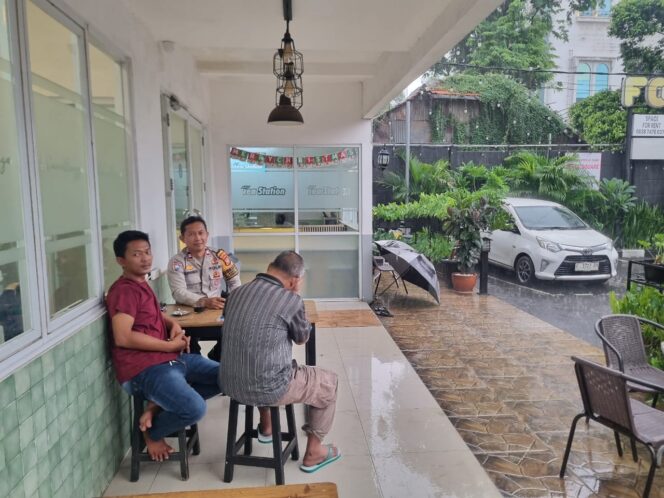 
					Wujudkan Lingkungan Aman, Polisi Sambangi Lingkungan Food Square