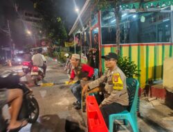 Bhabinkamtibmas Petojo Selatan Patroli Siskamling, Ajak Warga RW 07 Perkuat Sinergi Keamanan Lingkungan