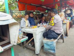 Peduli Warga, Bhabinkamtibmas Petamburan Hadiri Takziah dan Pemakaman di TPU Karet Bivak