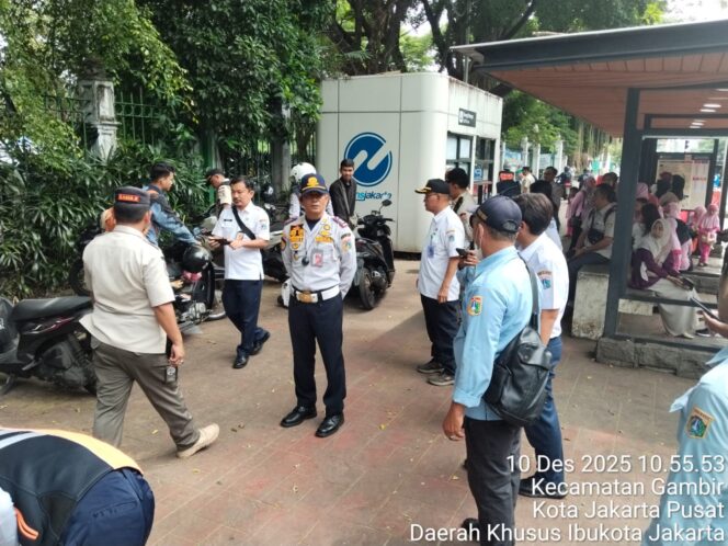 
					Bhabinkamtibmas Gambir Ikuti Apel 3 Pilar, Dukung Penegakan Perda Ketertiban Umum di Ring 1 Jakarta