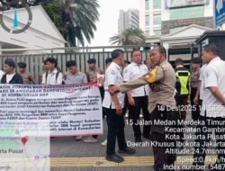 Bhabinkamtibmas Gambir Lakukan Pengamanan & Mediasi Aksi Unras Koalisi Mahasiswa dan Pemuda Demokrasi di Kantor KKP