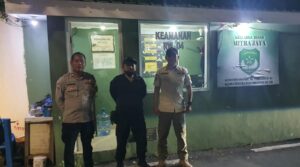 Sambang Pos Kamling Dini Hari, Polisi Ingatkan Warga Jaga Lingkungan