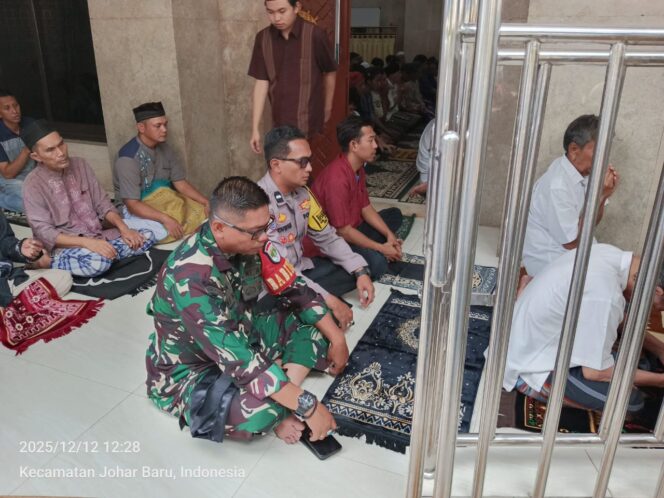 
					Cooling System, Bhabinkamtibmas Kampung Rawa Laksanakan Salat Jumat Keliling di Masjid Shulhul Majaami