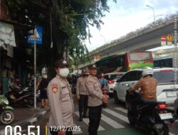 Pelayanan Pagi Hari, Polisi Hadir di Tengah Masyarakat Melalui Pengaturan Lalu Lintas Wilayah Polsek Johar Baru