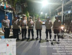 Patroli Jalan Kaki, Polsek Johar Baru Gelar Cipta Kondisi Antisipasi Guantibmas pada Dini Hari