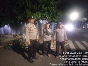Keamanan Lingkungan Tanggung Jawab Kita Bersama, Bhabinkamtibmas Johar Baru Sambangi Poskamling RW 10