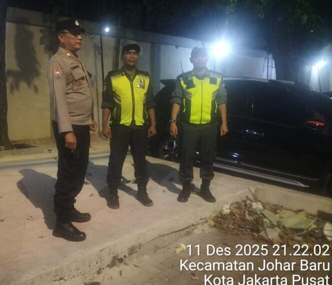 
					Patroli Dialogis, Bhabinkamtibmas Johar Baru Sambangi Poskamling RW 07 Wujudkan Cooling System di Lingkungan Warga