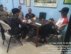 Ngobrol Santai Bahas Kamtibmas, Bhabinkamtibmas Johar Baru Sambangi Warga RW 06