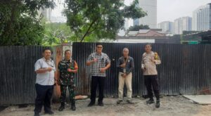 Bhabinkamtibmas dan Babinsa Kebon Melati Patroli Dialogis Dan Sambangi Gedung UOB