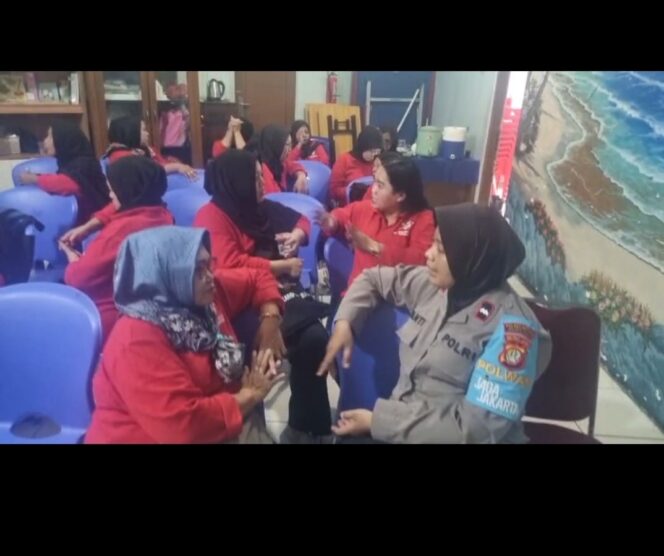 
					Warga RW 04 Kampung Bali Dapat Edukasi Lengkap dari Polwan Jaga Jakarta Terkait Pencegahan KDRT dan Perlindungan Anak