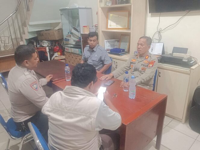 
					Polsek Cempaka Putih Laksanakan Cooling System dan Sambang Dialogis Bersama Tokoh Masyarakat