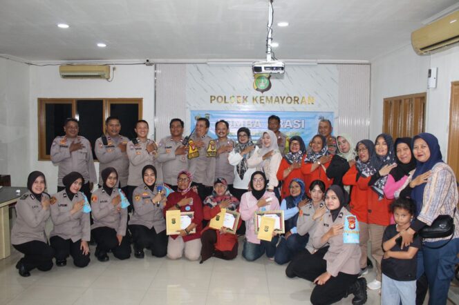 
					Semarak Lomba Orasi Polsek Kemayoran: Emak-Emak Berperan Aktif Jadi Polisi Keluarga