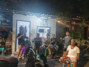Patroli Siskamling Bhabinkamtibmas di RW 05 Petojo Selatan, Perkuat Kewaspadaan Lingkungan