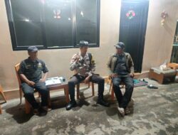Patroli Siskamling RW 06, Bhabinkamtibmas Petojo Selatan Perkuat Kewaspadaan Lingkungan