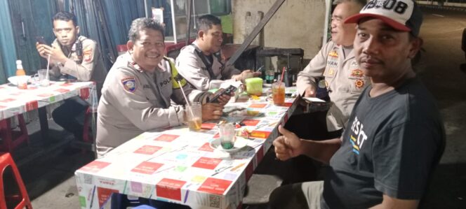 
					Patroli Malam di Kebon Kelapa, Polisi dan Warga Perkuat Pos Satkamling demi Lingkungan Aman